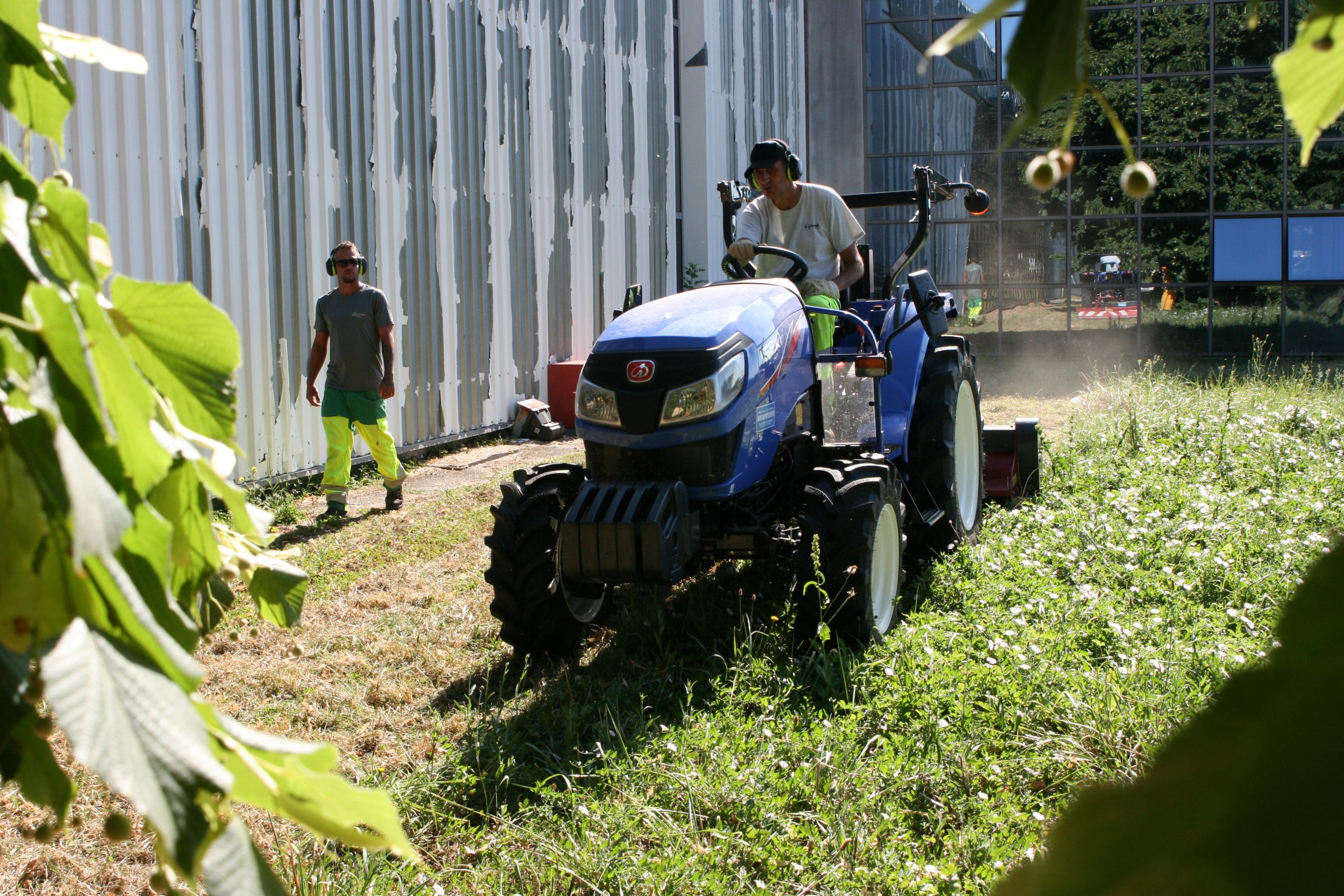2025.06.30_esat_espaces_verts_tracteurs (2)